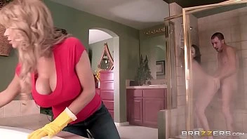 [Brazzers] Sharing The Shower Scene