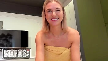 [Mofos] Melissa Gets Ready For Bed But First She Needs Her Asshole To Get Fucked