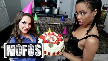 [Mofos] Xander Is In For A Treat On His Birthday He Has His Girl Kimmy