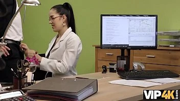 [Vip 4K] Elis Dark Asks For Credit And Spreads Her Legs In The Office