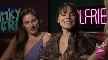 [Girlfriend's Films] Julia Ann Drops By The Studio To Talk About Her Movies And Share Some Scenes Where She Struggles To Get To A Teen Girl's Cookie