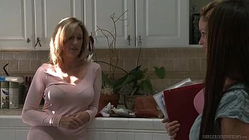 [Girlfriend's Films] Wife And Her Older Girlfriend