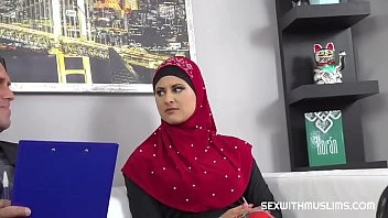 [PornCZ] Lawyer Settles For Fine Muslim Pussy