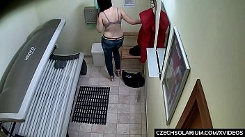[PornCZ] Busty Milf Rubbing Her Pussy In Solarium