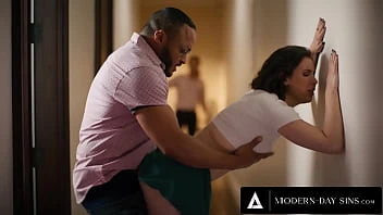 [ModernDay Sins] Bored Casey Calvert's Sneaky Sex With Hubby Turns Into Gangbang With Their Inlaws