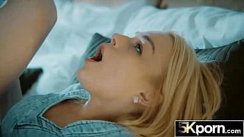[5K Porn] Cute Blonde Plays With Her Pussy Before Sex