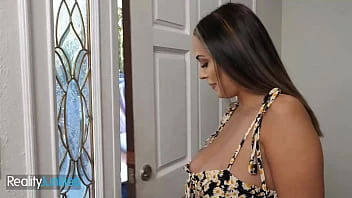 [Realityjunkies] Sofi Ryan Shakes Her Big Tits To Let Alex Jett Know That She Is