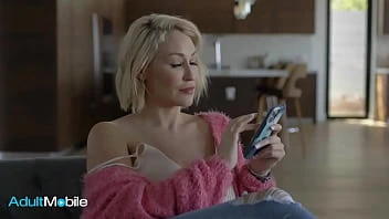 [Adult Mobile] Bombshell Milf Gets Her Tits And Body Painted With Her Horny Stepson's Cum