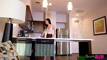 [Bratty Sis] Step Sis Stepbrother Slips It In And Ow Stepsis Wants More Se