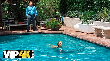 [Daddy 4K] Nymph Enjoys Taboo Sex With Bfs Dad On Hot Summer Day