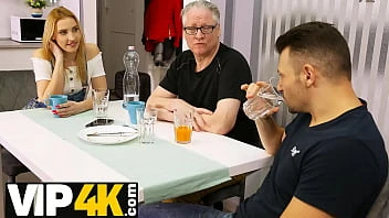 [Daddy 4K] Dyk Excited Blonde Sneaks Into Kitchen And Seduces Bfs Old