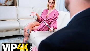 [Debt 4K] Cutie Doesnt Pay Money And Lets The Hung Guy Penetrate Her Instead