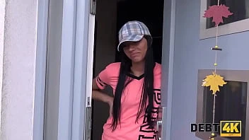 [Debt 4K] Unemployed Young Woman Is Ready To Fuck For Her New Clothes
