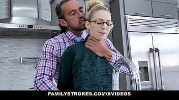[Family Strokes] Blonde Babe Lily Larimar Gets Fucked By Stepfather For Dirty Talking