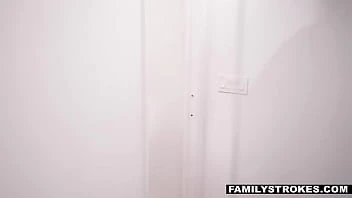 [Family Strokes] After Losing His Job Due To Quarantine Duncan Saint Moves Back With His
