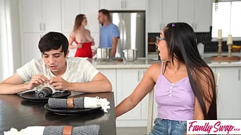 [Family Swap] Lindsay Lee Yells At Madison Wilde What The Hell Is Going On Put