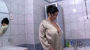 Bubble Butt Milf Finds Dick To Fuck In The Bath