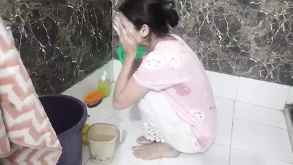 Step Sister Ko Nahate Samye Chod Diya