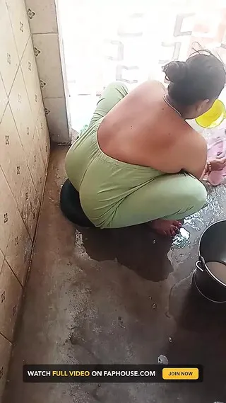 Bath Open Show Desi Bhabhi