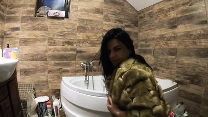 Preview-milfycalla- Pee Play In Bathtub While Wearing A Fur Coat And Pantyhose 198
