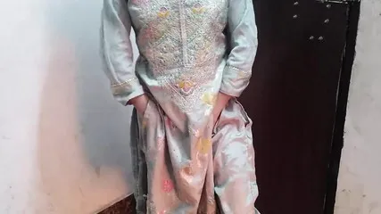 Abbu Jaan Ne Jabar Dasti Meri Chut Mari