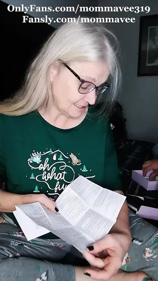 Hot Mature Playing With Her New Toy!