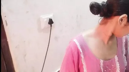 Naukarani Ko Paise Dekar Jabar Dasti Chod Diya
