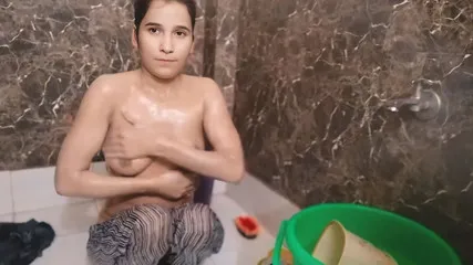 Cute Girl Ka Bathroom Me Nahate Huye Video Bna Kar Viral Kar Diya