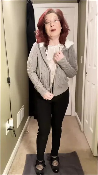 Ellie Needs Your Cock - Custom