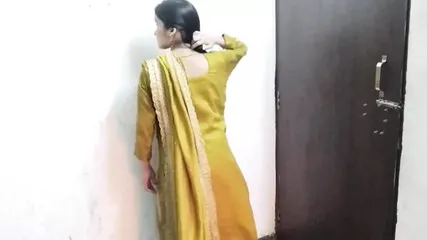 Abbu Jaan Ne Akele Dekh Kar Muze Choda