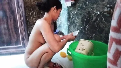 Desi Bhabhi Ko Rat Me Pel Diya