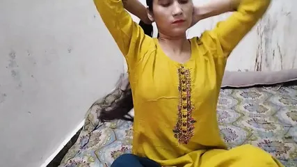 Step Sister Ko Chodte Step Mom Ne Dekh Liya
