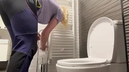 Masturbate Secret With Bottle And Squirt In Public Toilet