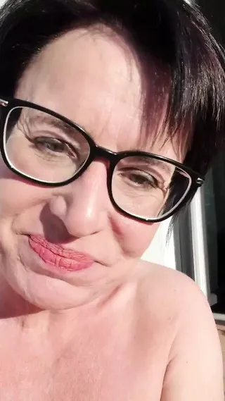 Milf Julien Has Orgasm Outside And Squirts