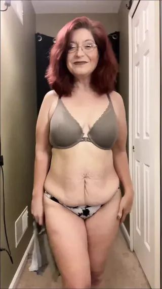 Cum On Ellie's Tits