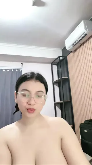 Asian Girl Stripping Her Underwear Keeps Stroking