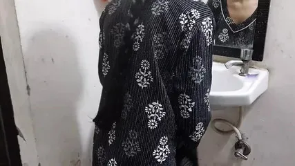 Step Sister Ko Bathroom Me Jabar Dasti Pel Diya