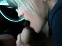 Deutsches Teen isst Sahne und Sperma von einem Schwanz