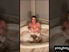 Sexy MILF taking a bath and masturbating