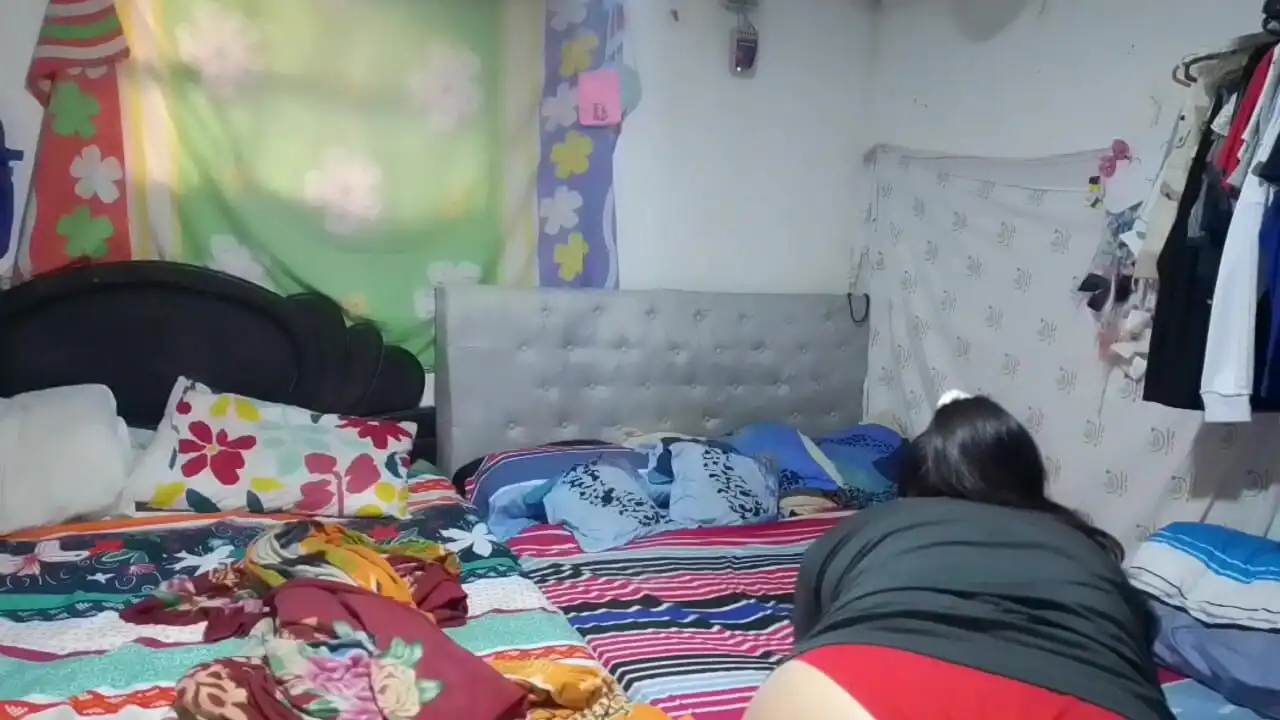 I Record My Stepsister While She Tidies up the Room