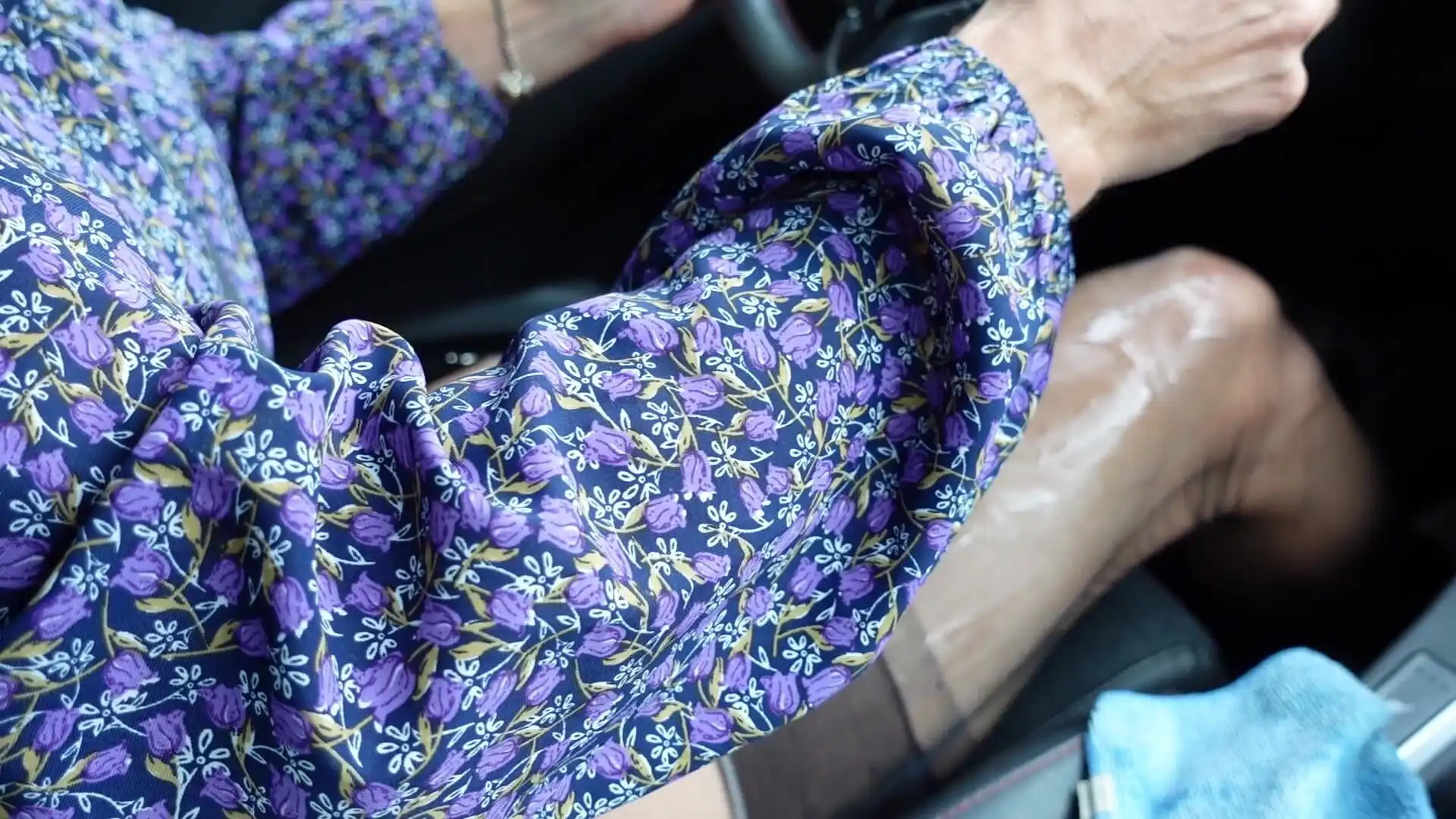 I Squirt on My Nylon Stockings in a Crowded Parking Lot and Rub It