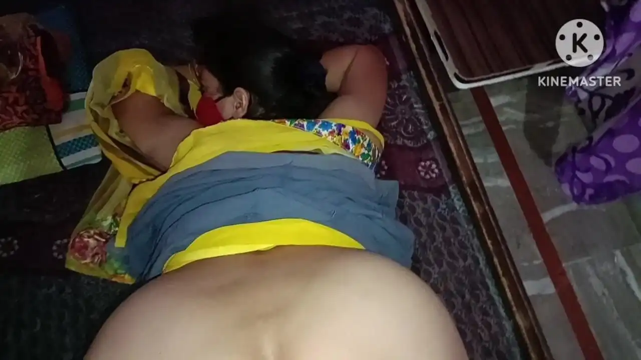 Indian Desi Bhabhi Fucking Doggy Style with Her Lover