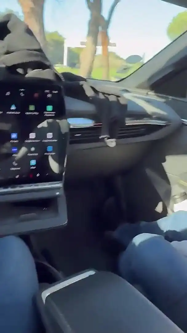Je Vide Les Couilles Du Mec Dans Sa Voiture