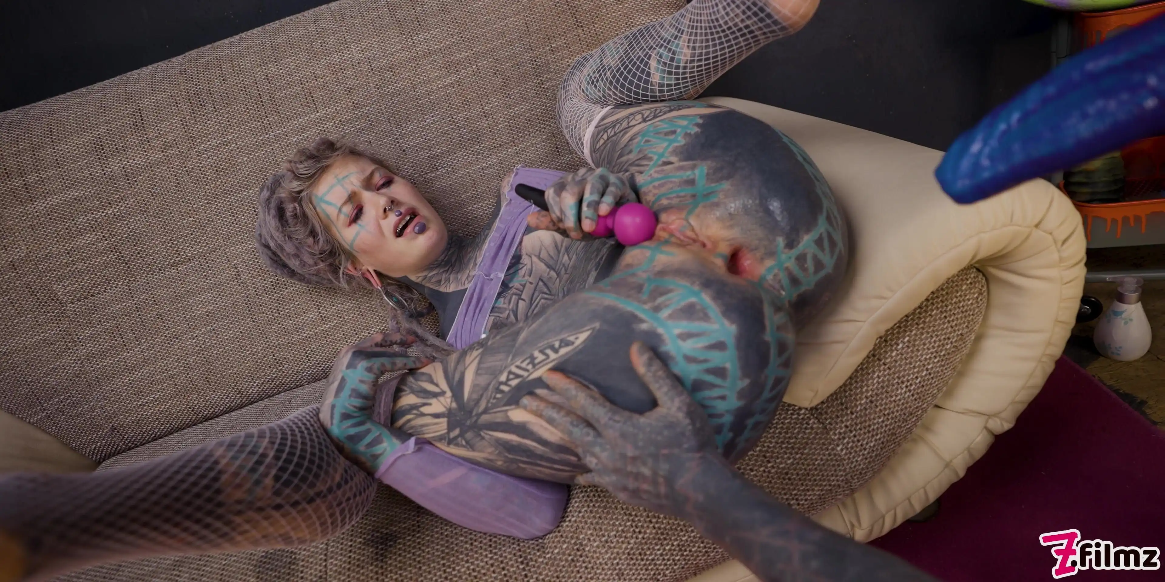 Anuskatzz Gets a Butt Fucking with Toys
