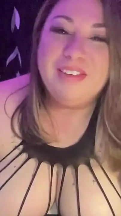 Sexy Newbie BBW Streams First Orgasm