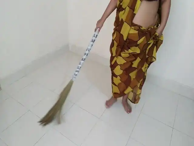 Gujarati Maid Fucked by Owner's Stepson While She Sweeping His Room