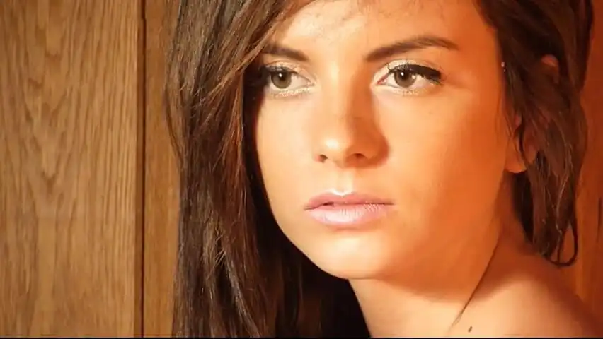 Another extremely hot model