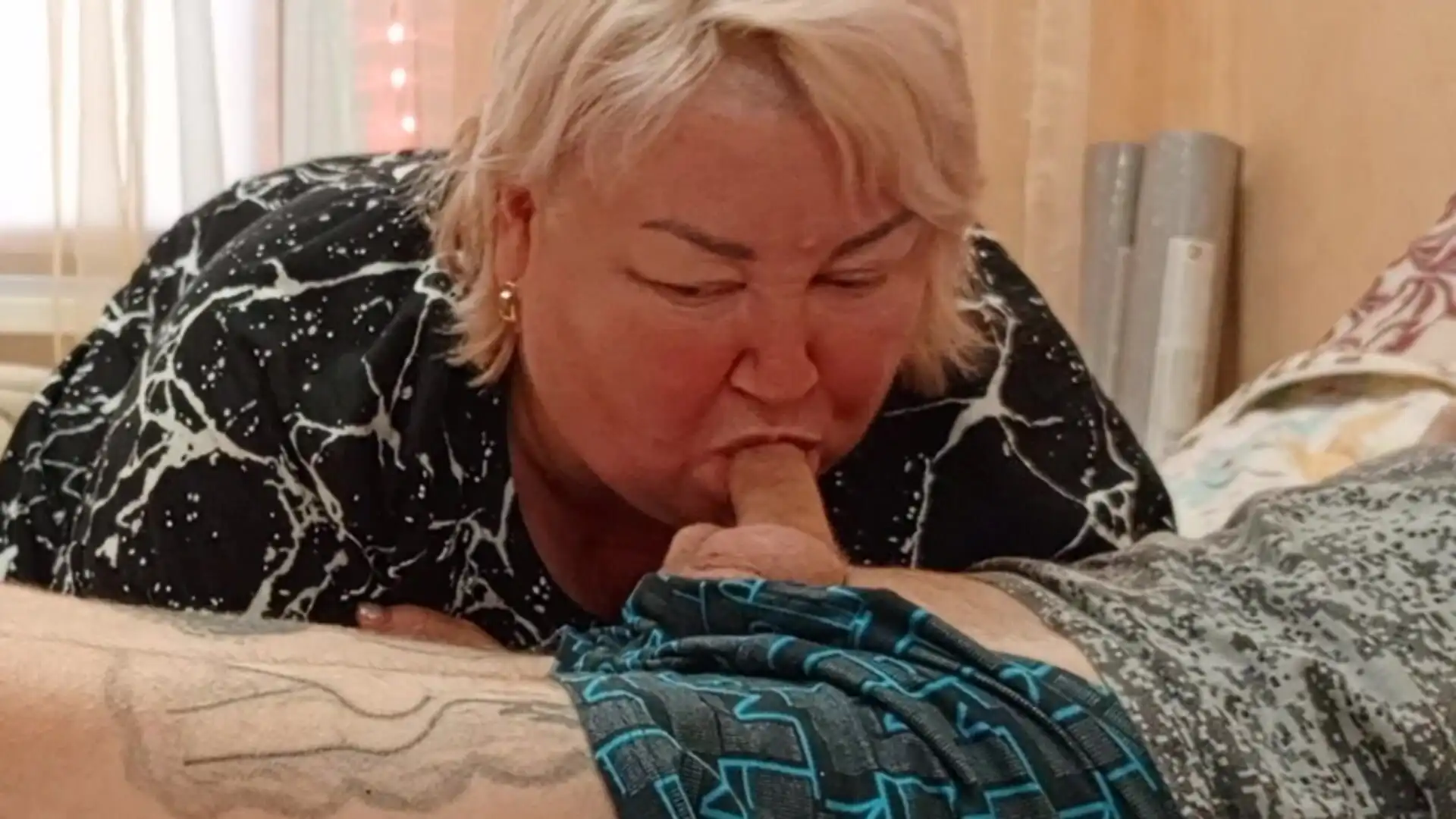 Mother-in-law Sucks All the Cum Out of the Penis