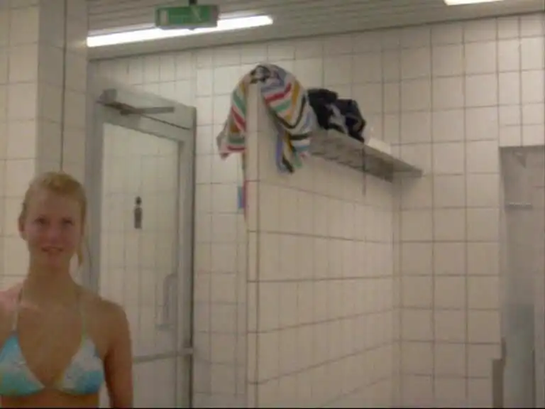 Teeny Im Schwimmbad