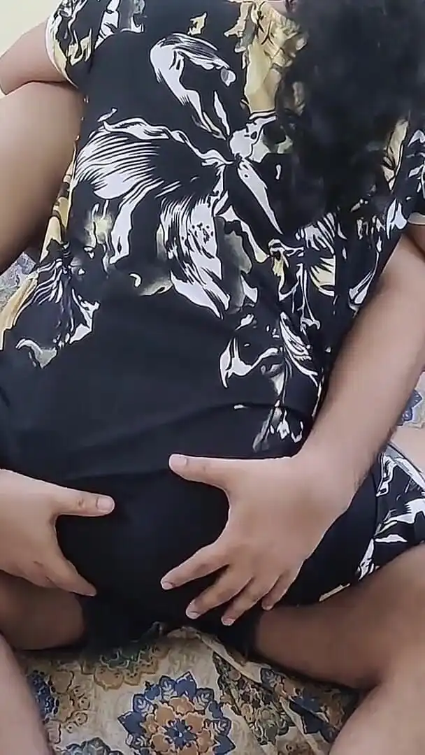 Horny Indian Mallu Bhabhi in Nighty Having Anal Sex with Landlord in Sofa